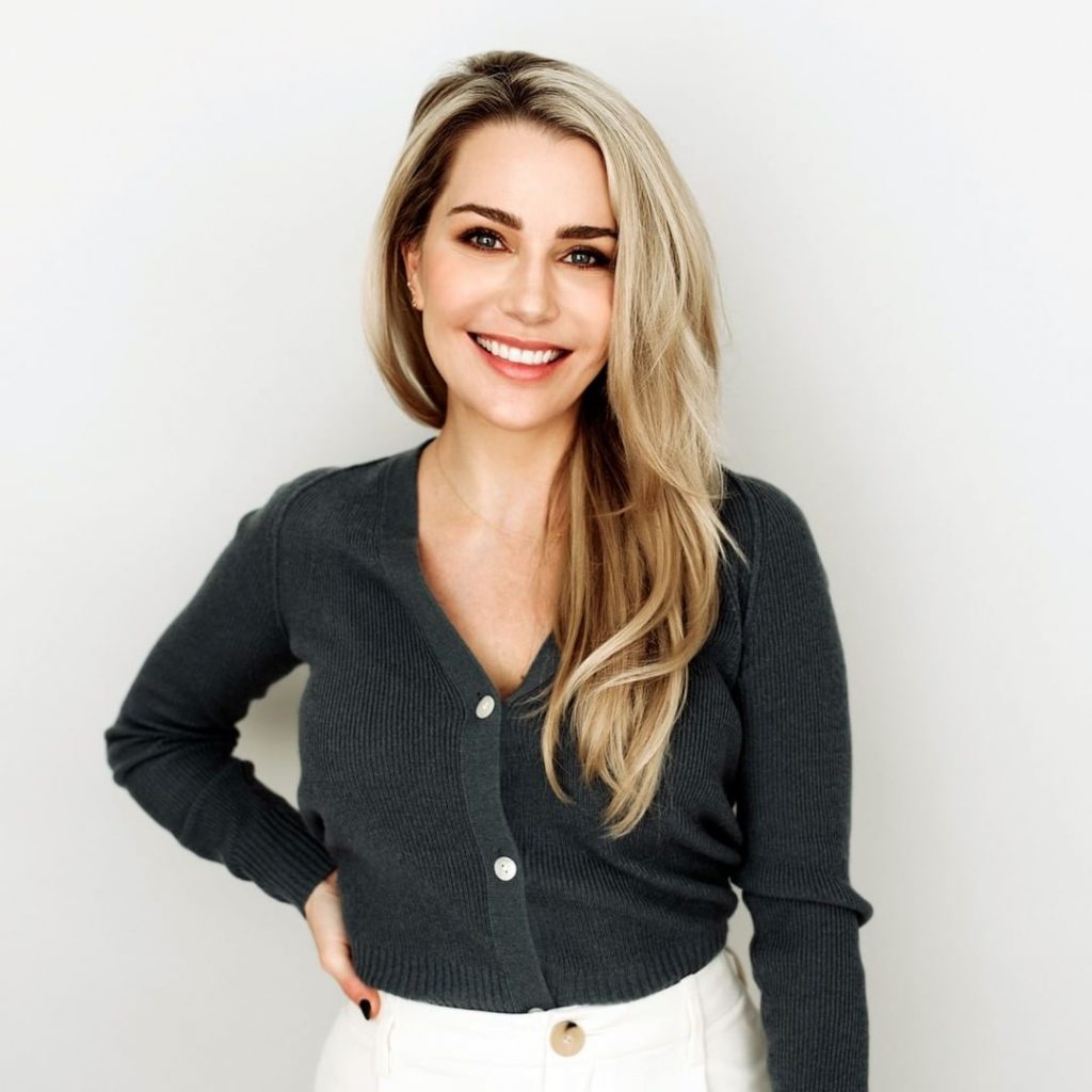 Fans Can’t Get Enough of Dr Shannon Curry’s Glasses Urban Woman Magazine