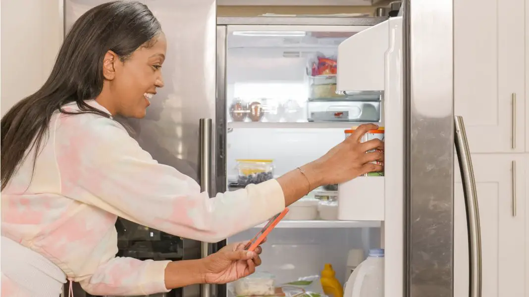 How to Keep Your Fridge Clean with Cling Wrap